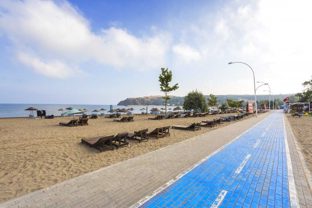 Esence Plajı (Eşkel Plajı)